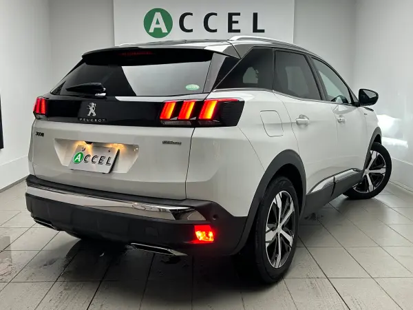 2020 Peugeot 3008 — photo 2