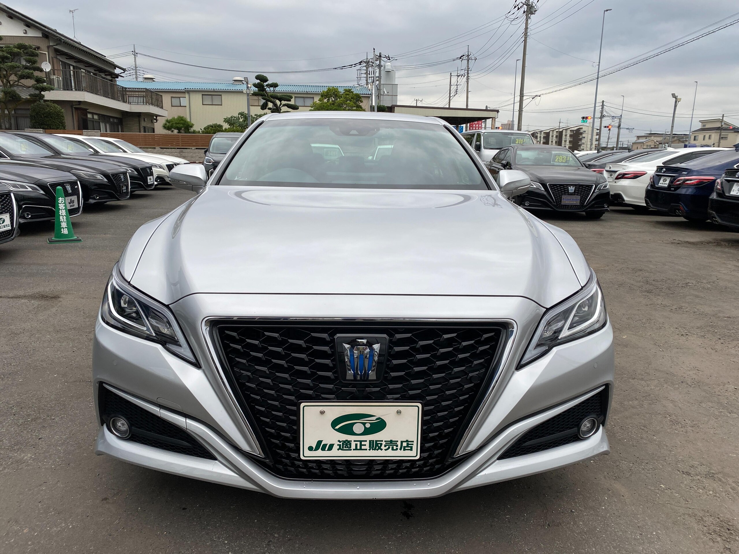 2021 Toyota Crown — photo 2