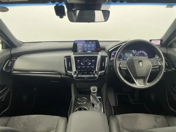 2020 Toyota Crown — photo 2 | Tuminion Kenya