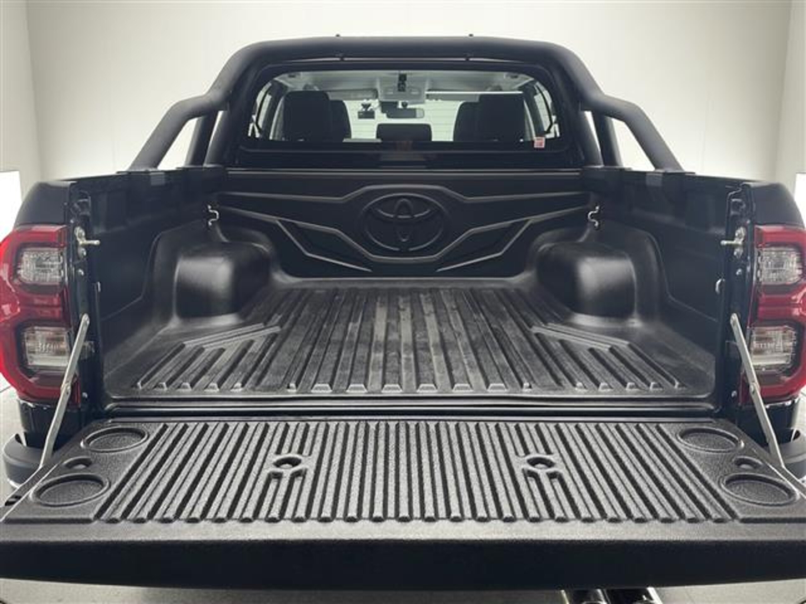 Toyota Hilux 2.4 Z Diesel Turbo 4WD — photo 8