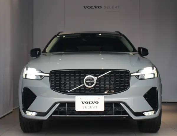 Volvo XC60 Ultra B5 AWD Dark Edition 4WD Sunroof 4WD Seat Heater Ventilation Function with MT Mode Surround View Camera Adaptive Cruise Control (Vapor Gray Metallic) — photo 8