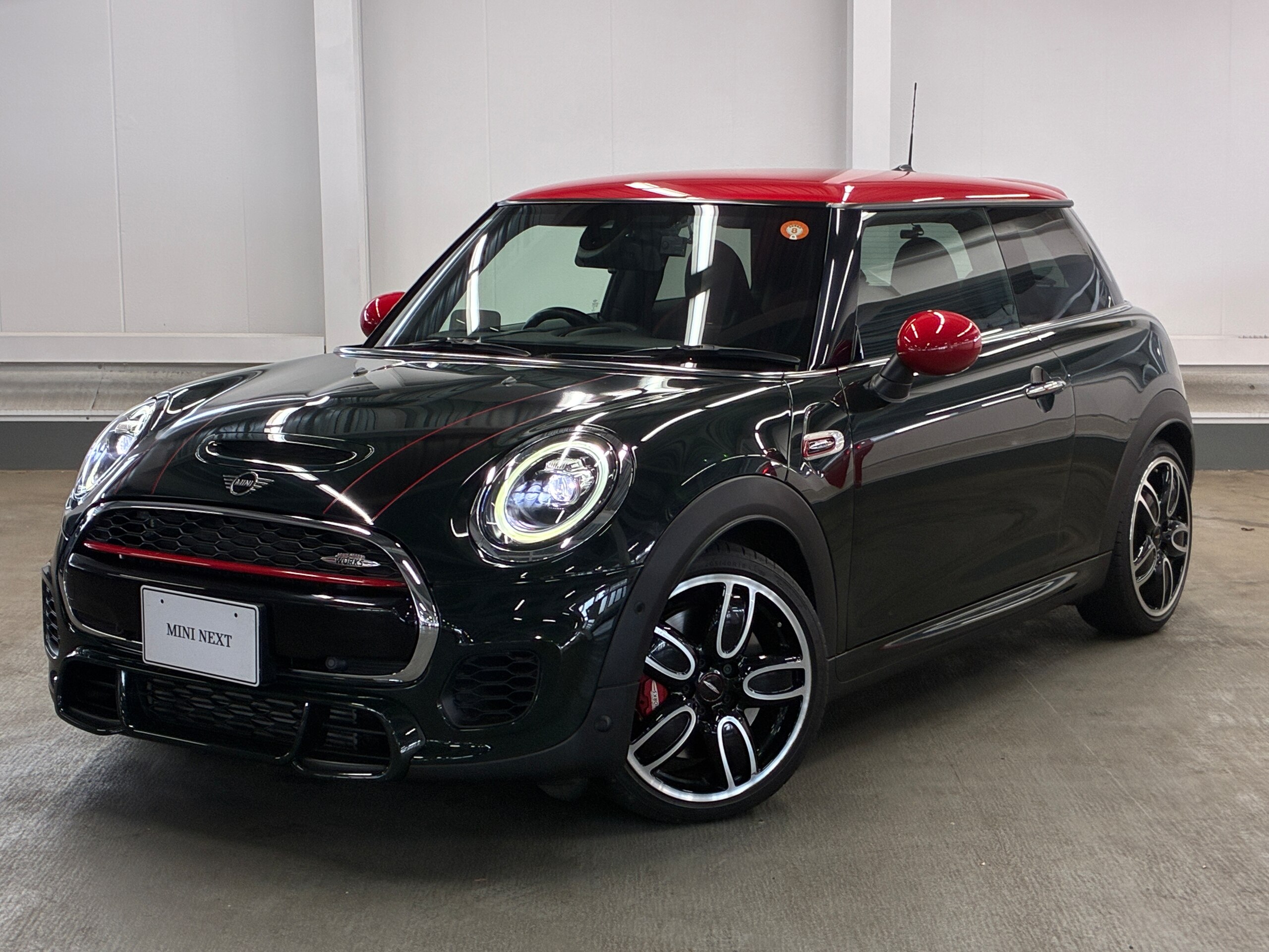 Mini John Cooper Works 3-door with Active Cruise Control, Head-up Display, Seat Heaters, Parking Assist, Driving Modes