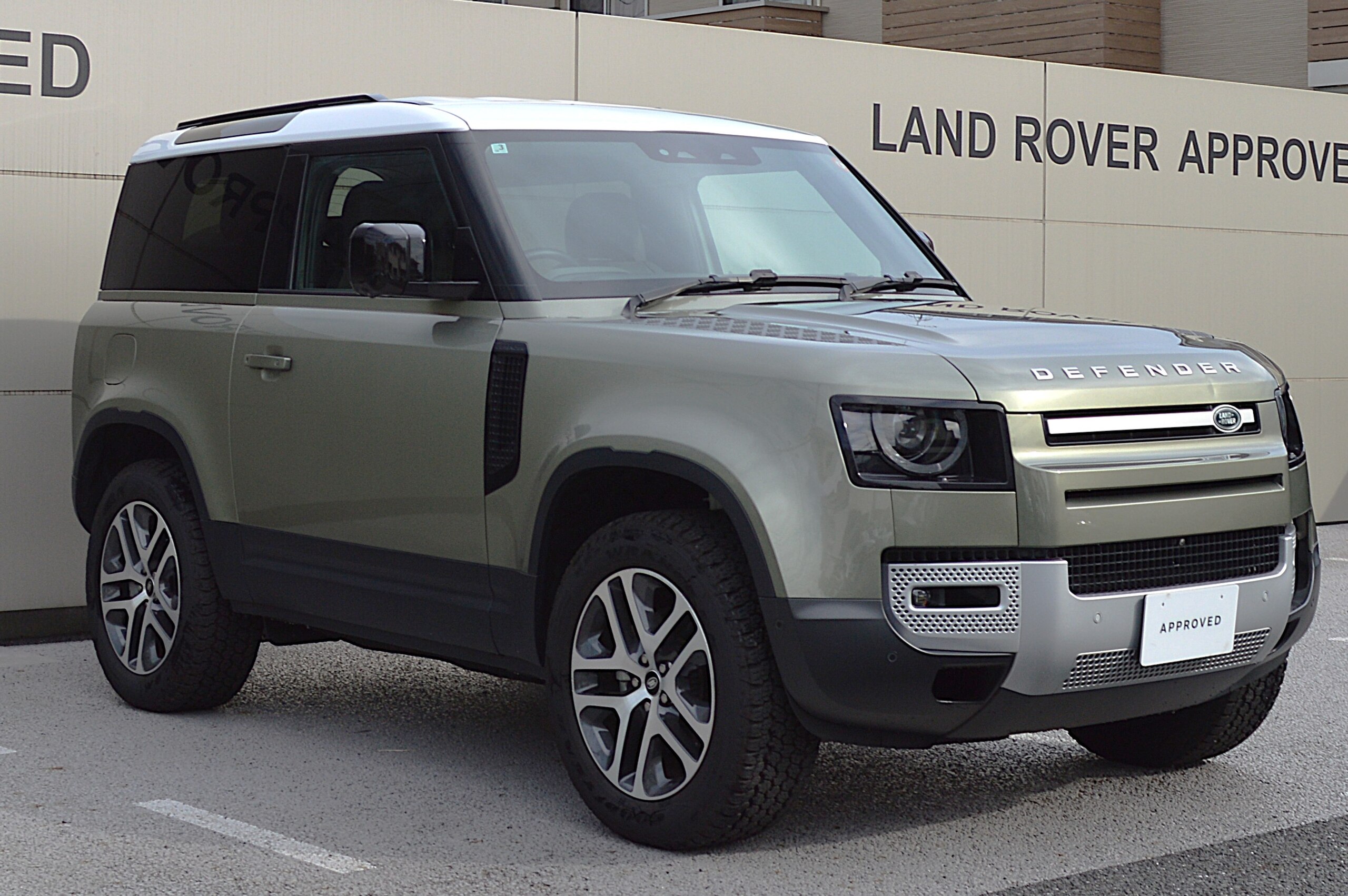 2025 Landrover Defender — photo 2