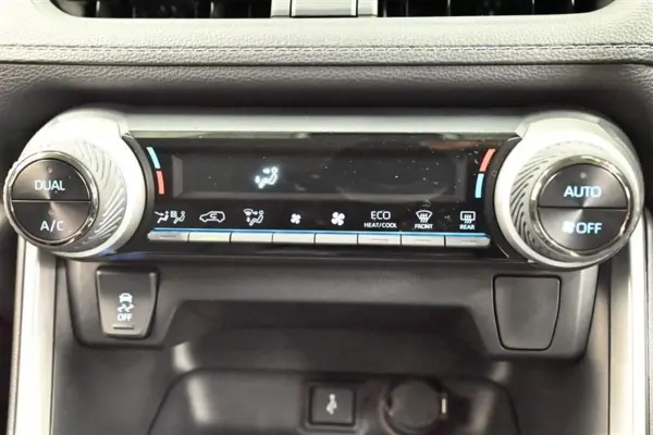 Toyota RAV4 2.0 X 4WD Display Audio Back Camera (Gray Metallic) — photo 9