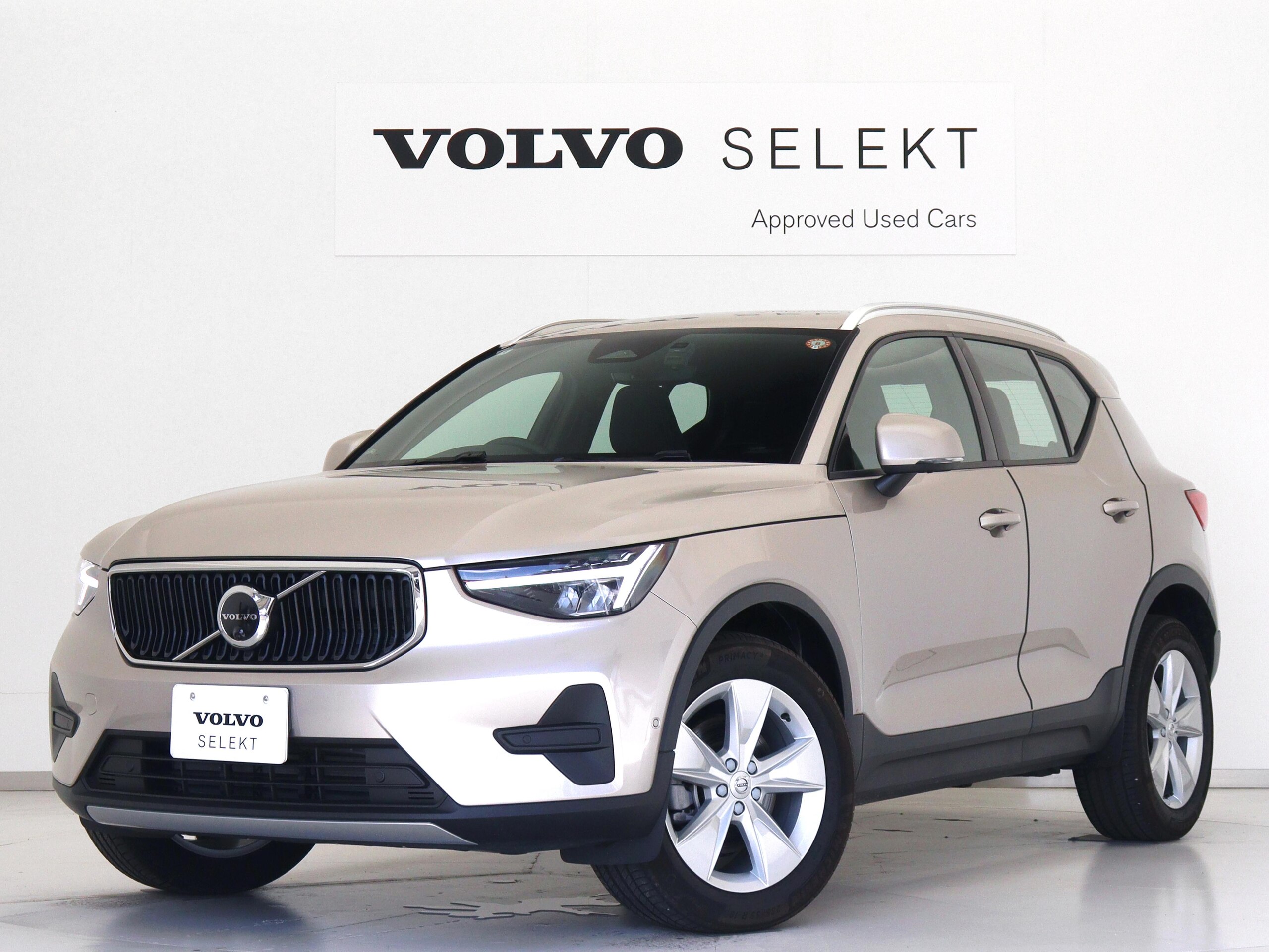 Volvo XC40 Plus Pro B3 2023 Model Climate Package Google Drive Recorder 48V Front/Rear Seat Heater Steering Heater Bright Dusk Metallic Power Tailgate 360° Camera Wireless Smartphone Charging 18-inch Silver AW LED Headlights