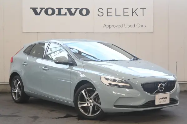 Volvo V40 T3 Momentum Amazon Blue Limited Color