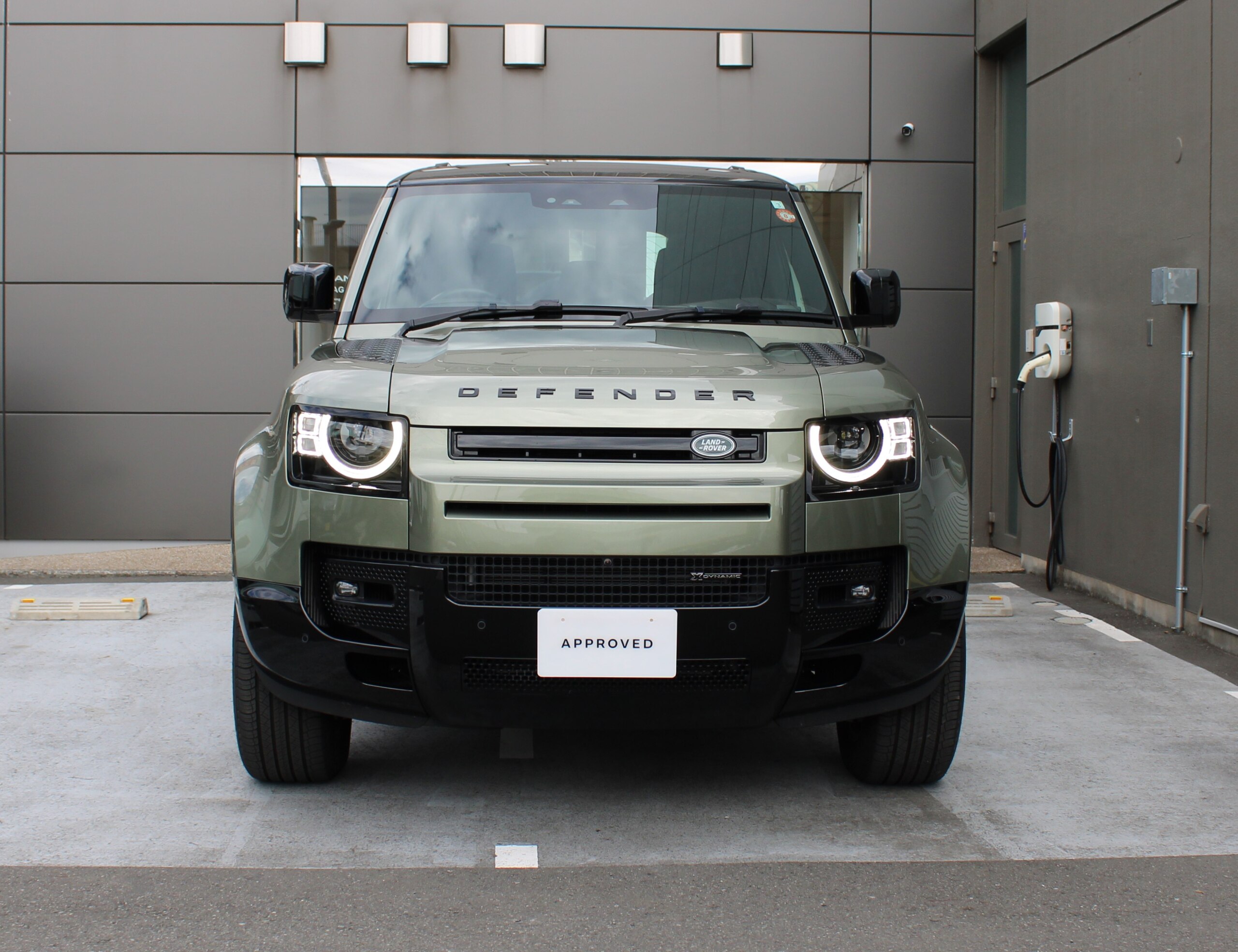 2023 Landrover Defender — photo 2