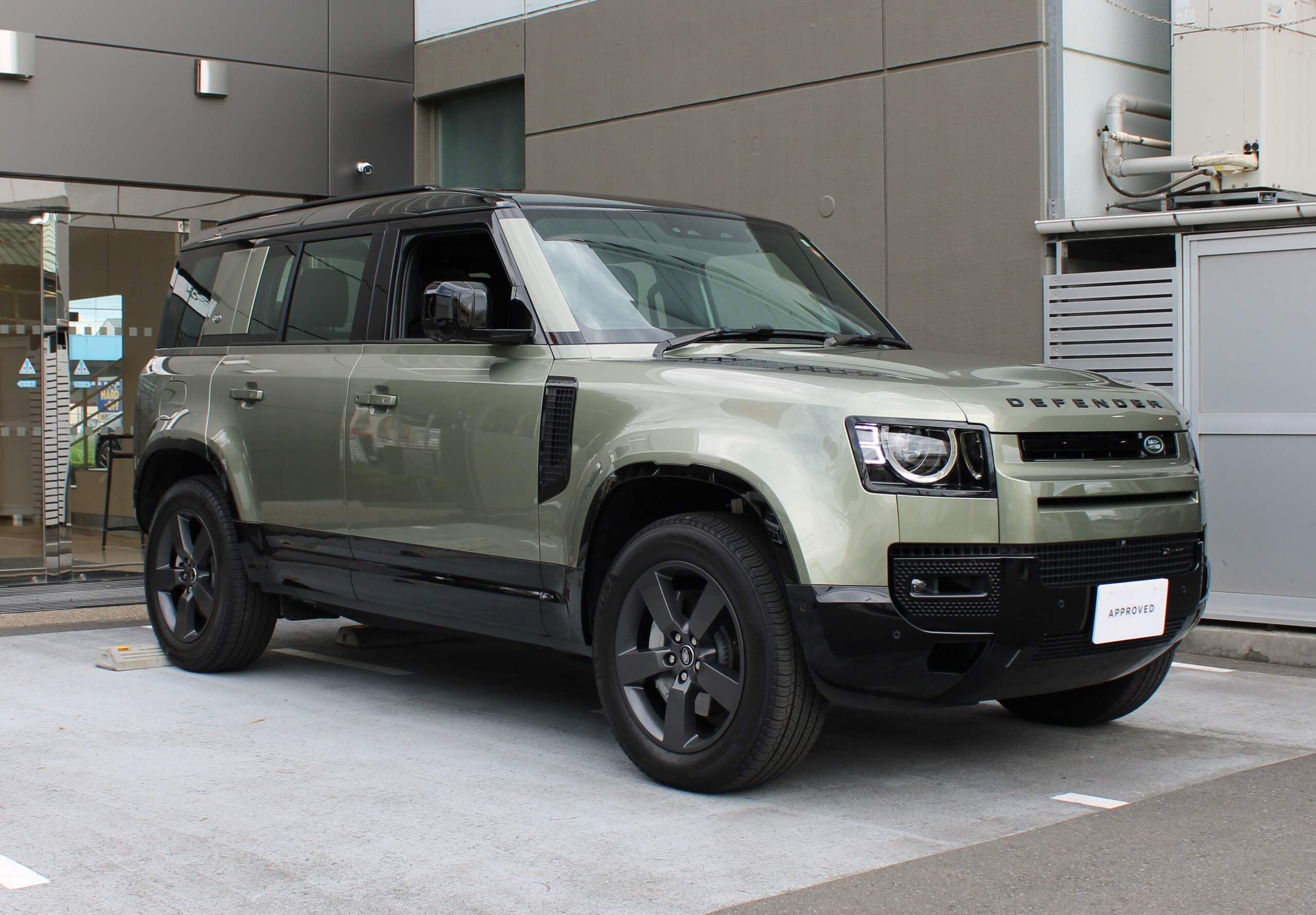 2023 Landrover Defender — photo 3