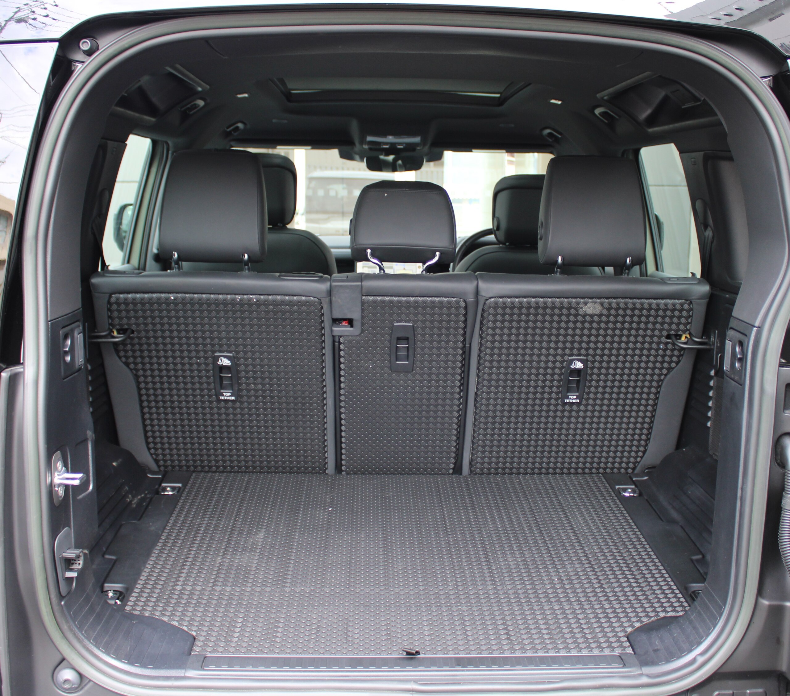 Land Rover Defender 110 X Dynamic HSE 3.0L D300 Diesel Turbo 4WD — photo 7