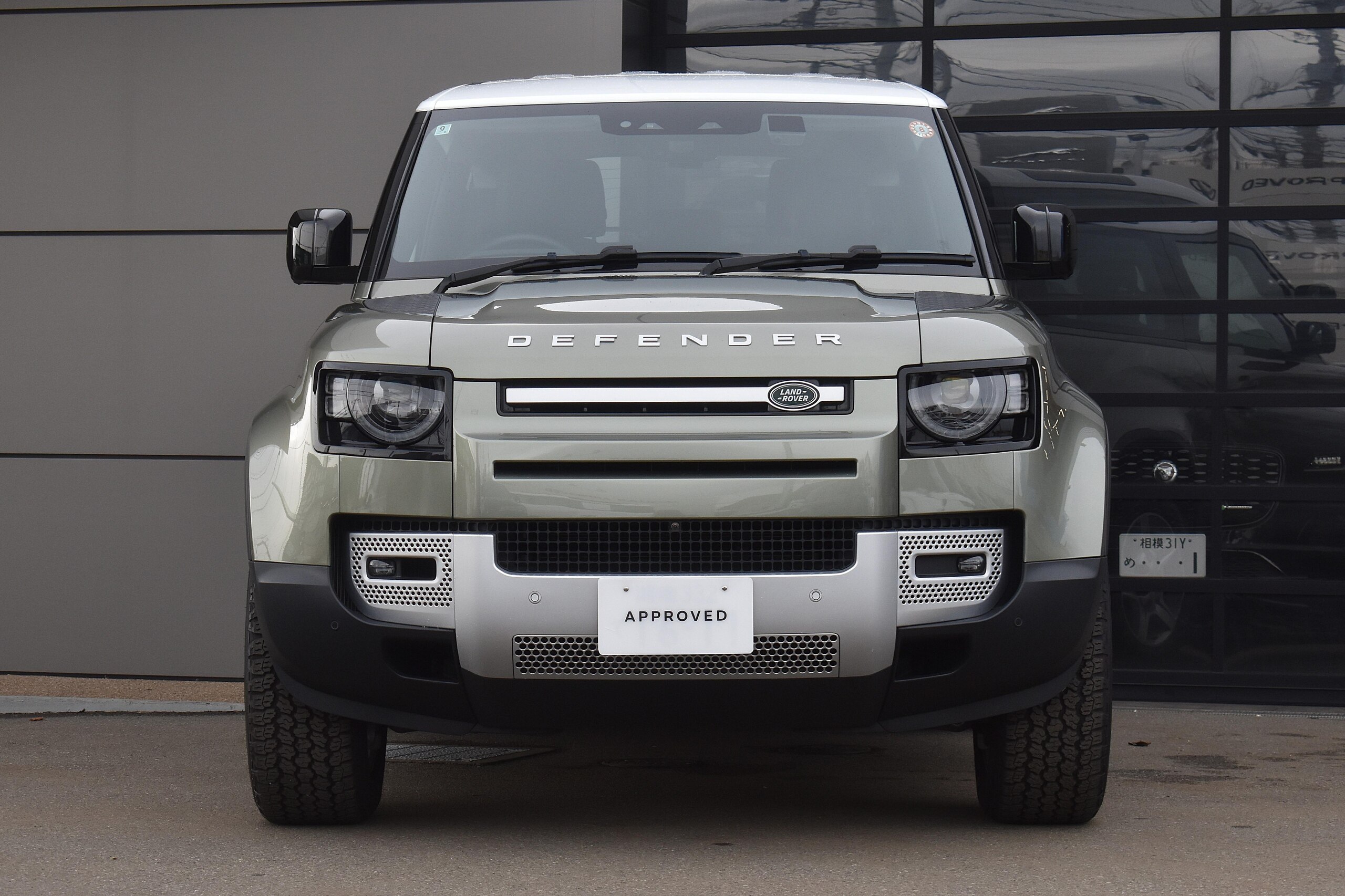 2024 Landrover Defender — photo 2
