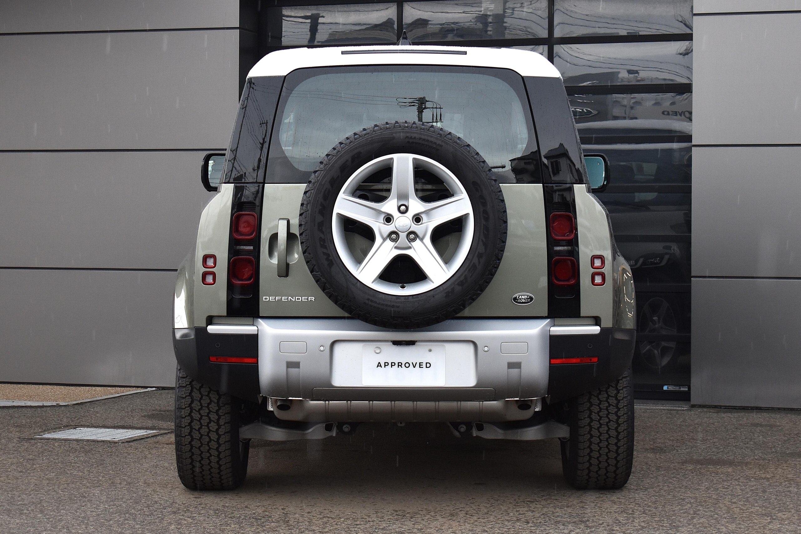 2024 Landrover Defender — photo 3