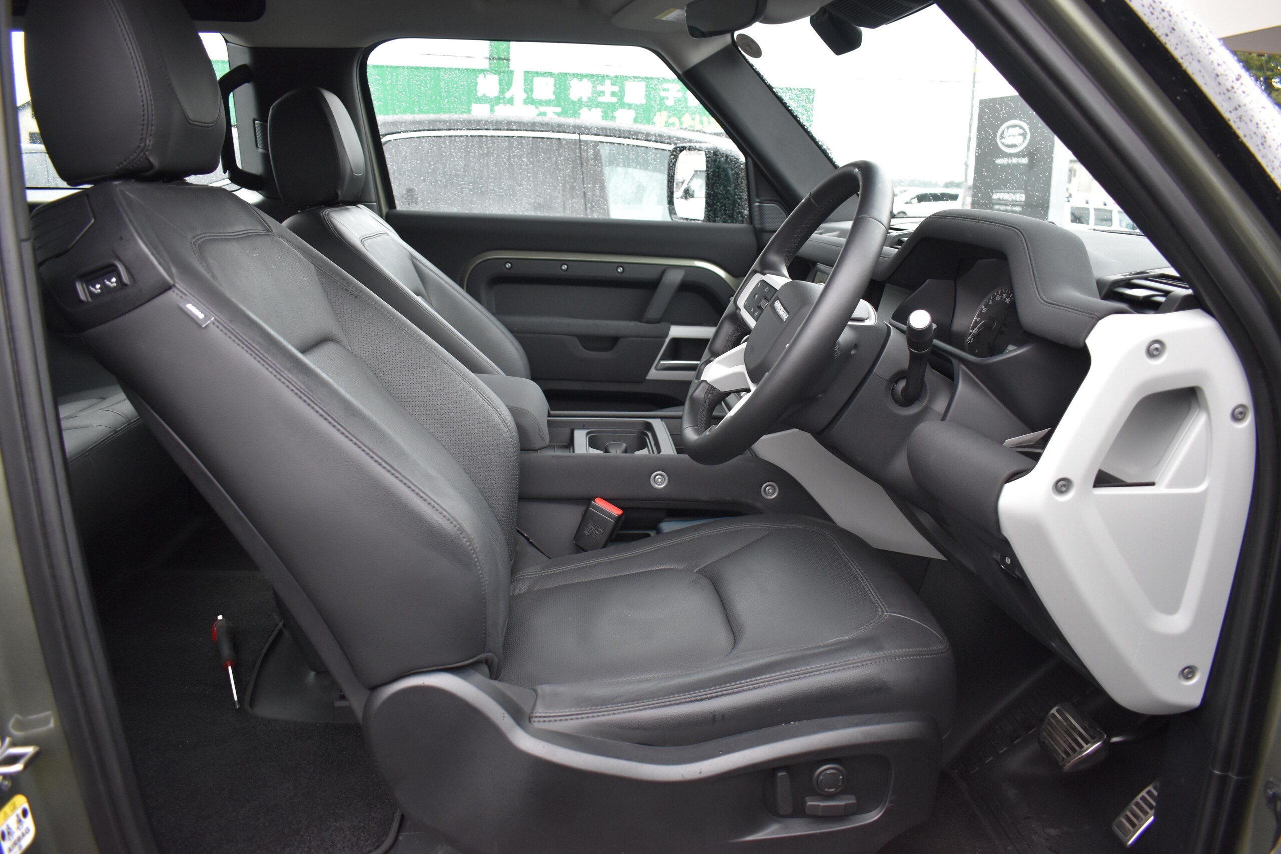 Land Rover Defender 90 S 2.0L P300 4WD — photo 7