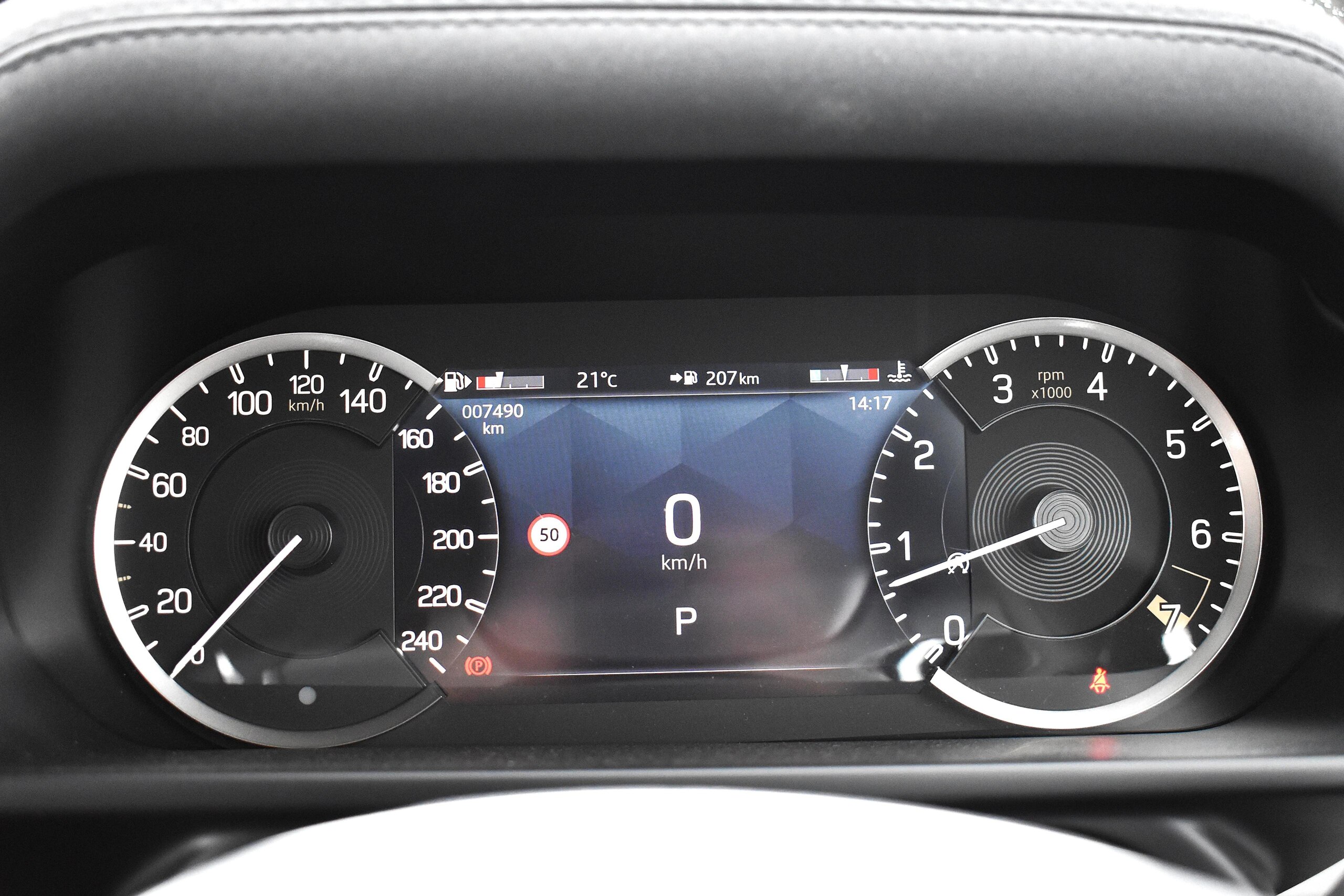 Land Rover Defender 90 S 2.0L P300 4WD — photo 9