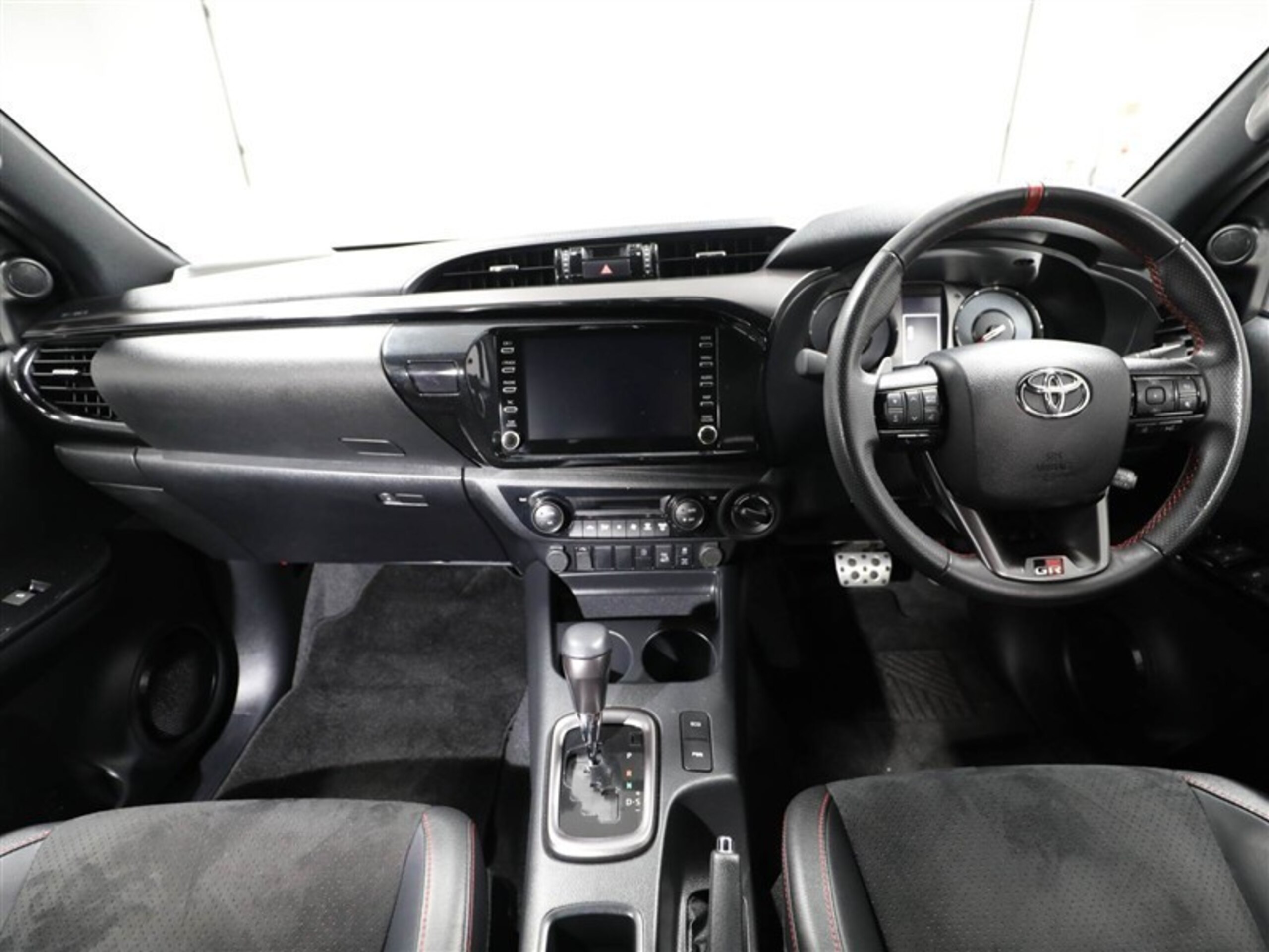 Toyota Hilux 2.4 Z GR Sport Diesel Turbo 4WD Toyota Certified Used Car with Long Run Warranty — photo 7