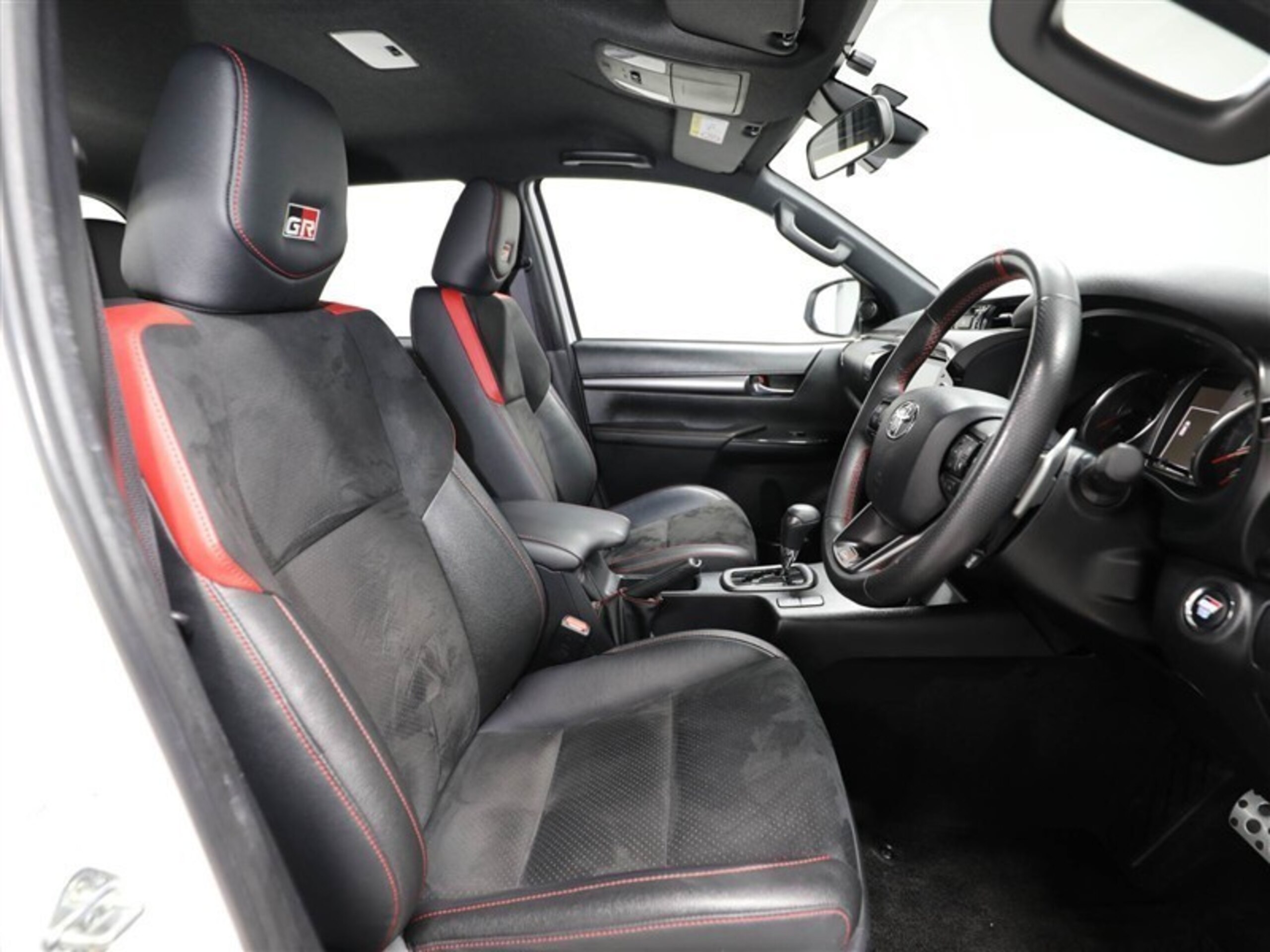 Toyota Hilux 2.4 Z GR Sport Diesel Turbo 4WD Toyota Certified Used Car with Long Run Warranty — photo 8