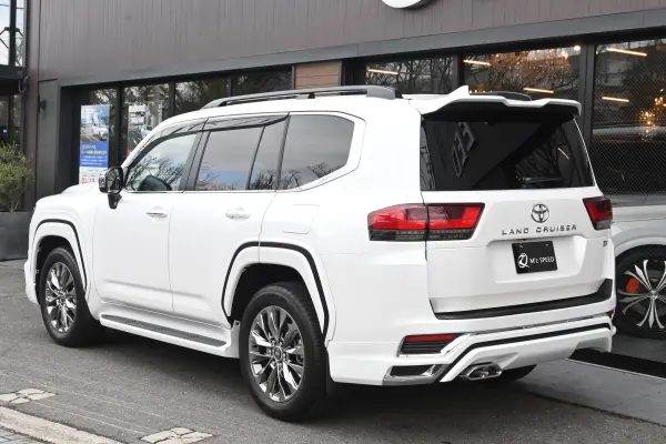 2024 Toyota Landrcuiser 300 — photo 3