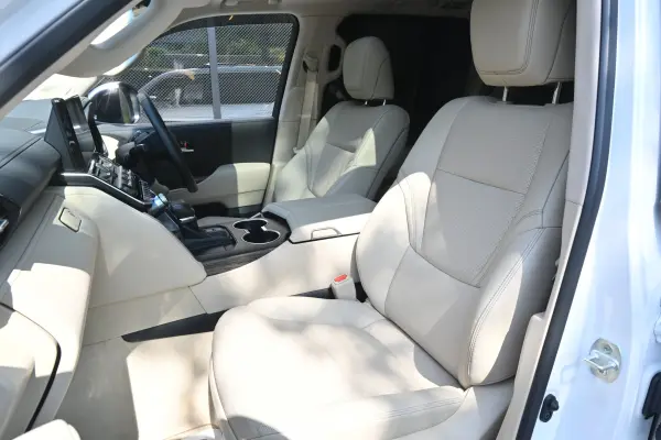 Toyota Land Cruiser 300 3.5 ZX 4WD Modellista Roof Rail (Black) 12.3DA+ETC2.0+Multi-Terrain+Rear Enter Precious White Pearl (White) — photo 9