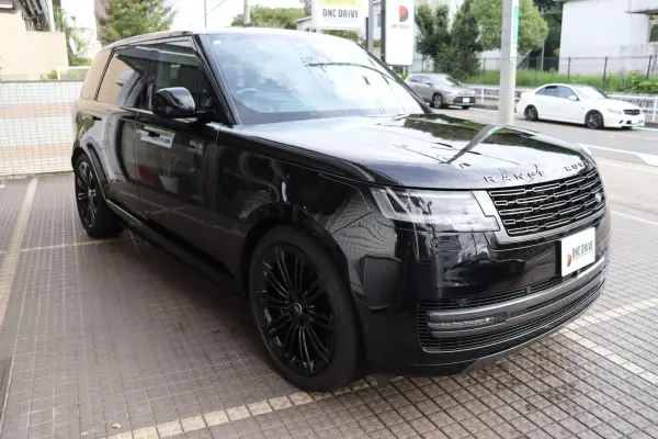 Land Rover Range Rover Autobiography 4.4L P530 Long Wheelbase 4WD Rear Entertainment Shadow Exterior 23-inch Alloy Wheels Gloss Black Cooler Box One Owner (Santorini Black Metallic) — photo 7