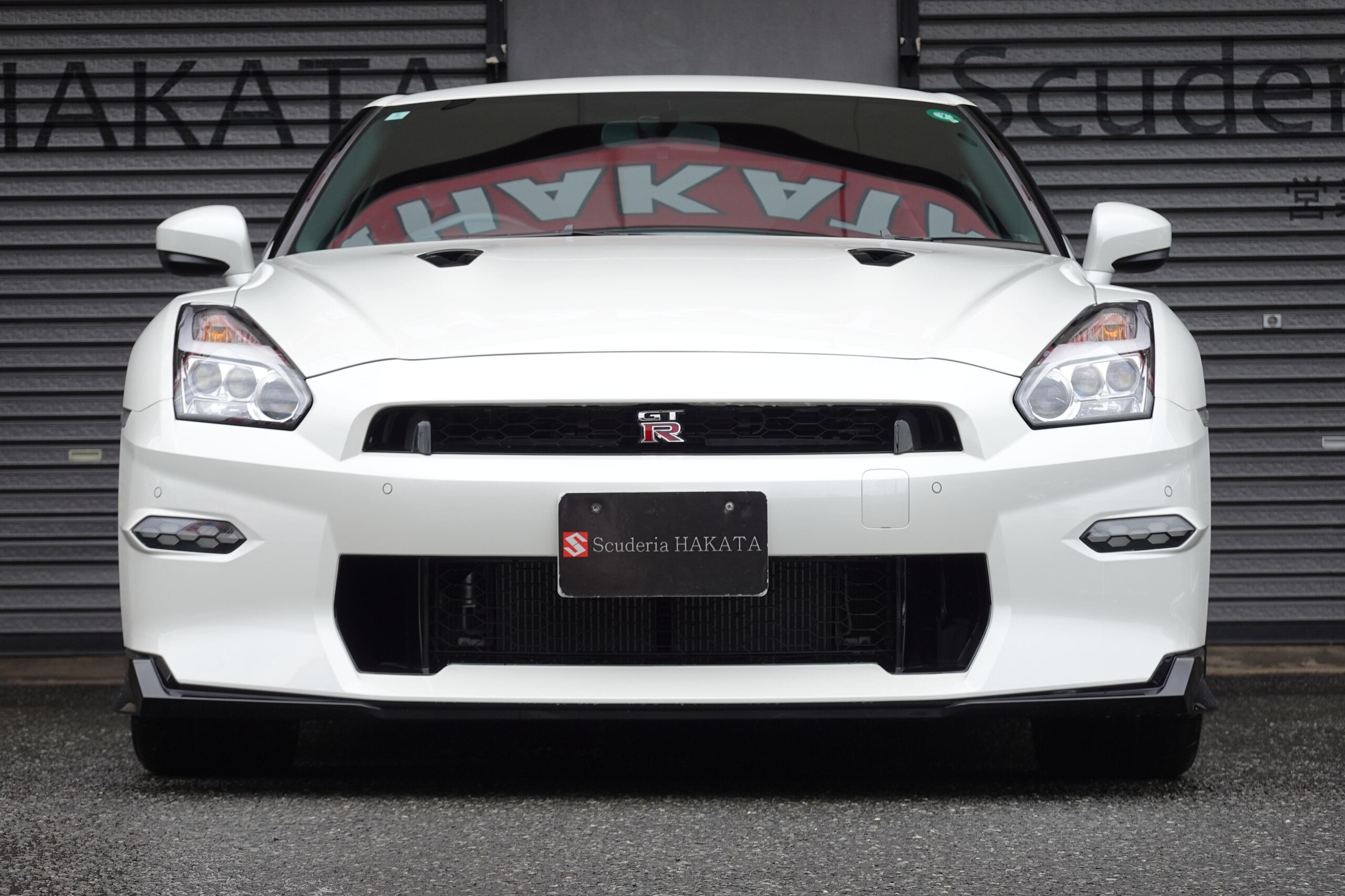 2024 Nissan Gt-r — photo 2