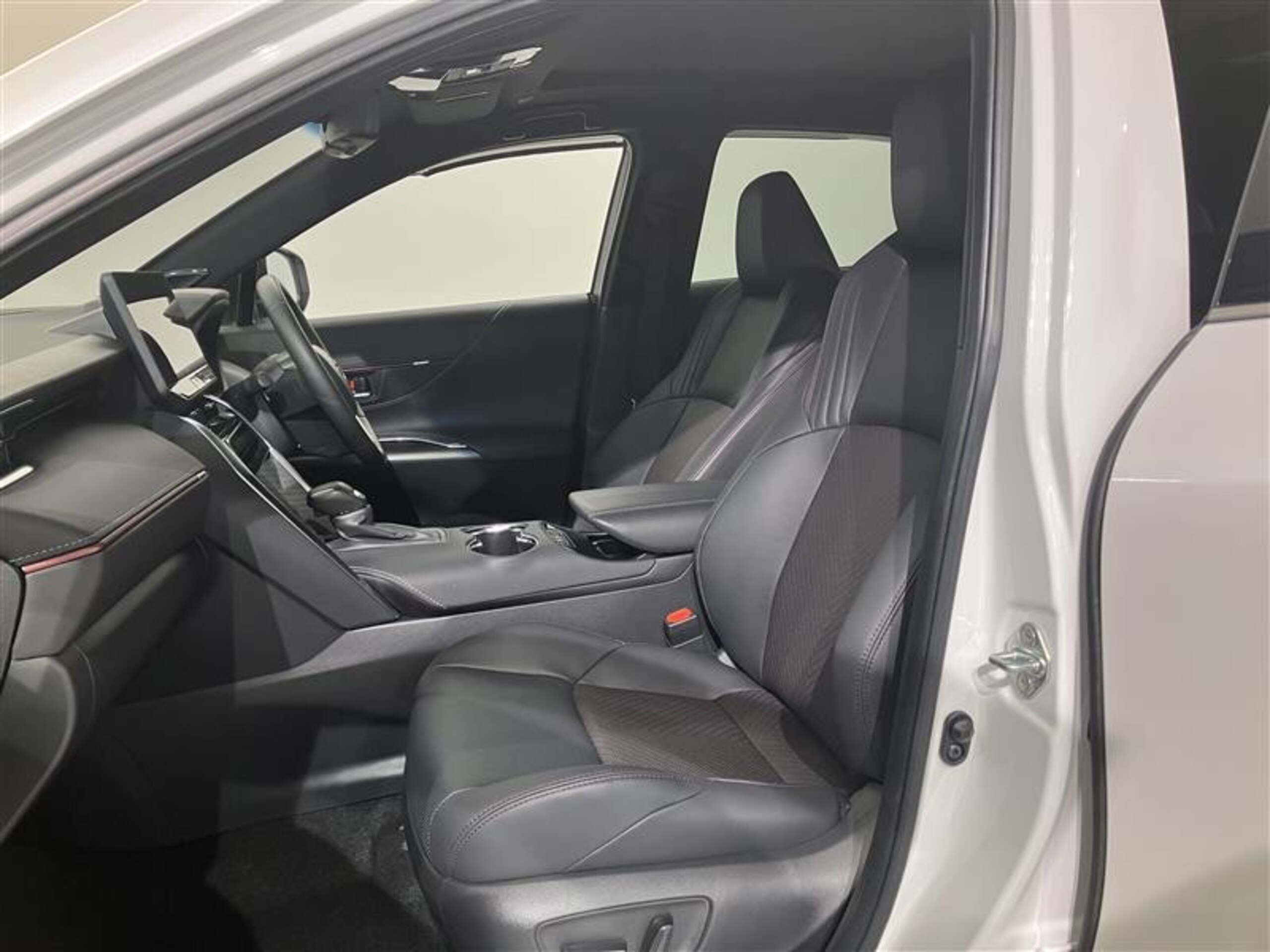 Toyota Harrier 2.5 Plug-in Hybrid Z E-Four 4WD — photo 8