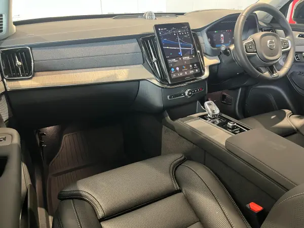 2025 Volvo Xc90 — photo 3