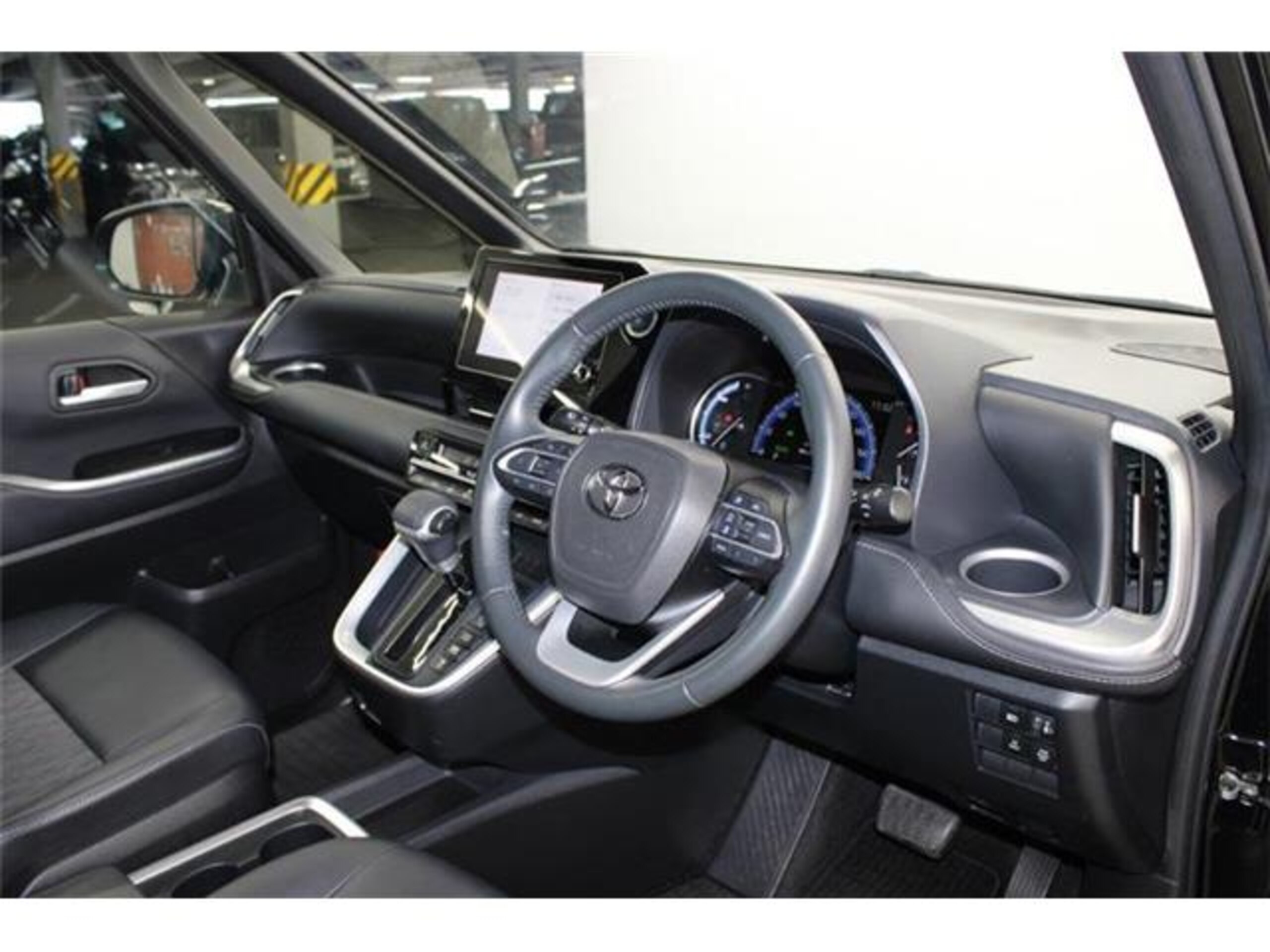 Toyota Noah 1.8 Hybrid S-Z — photo 7