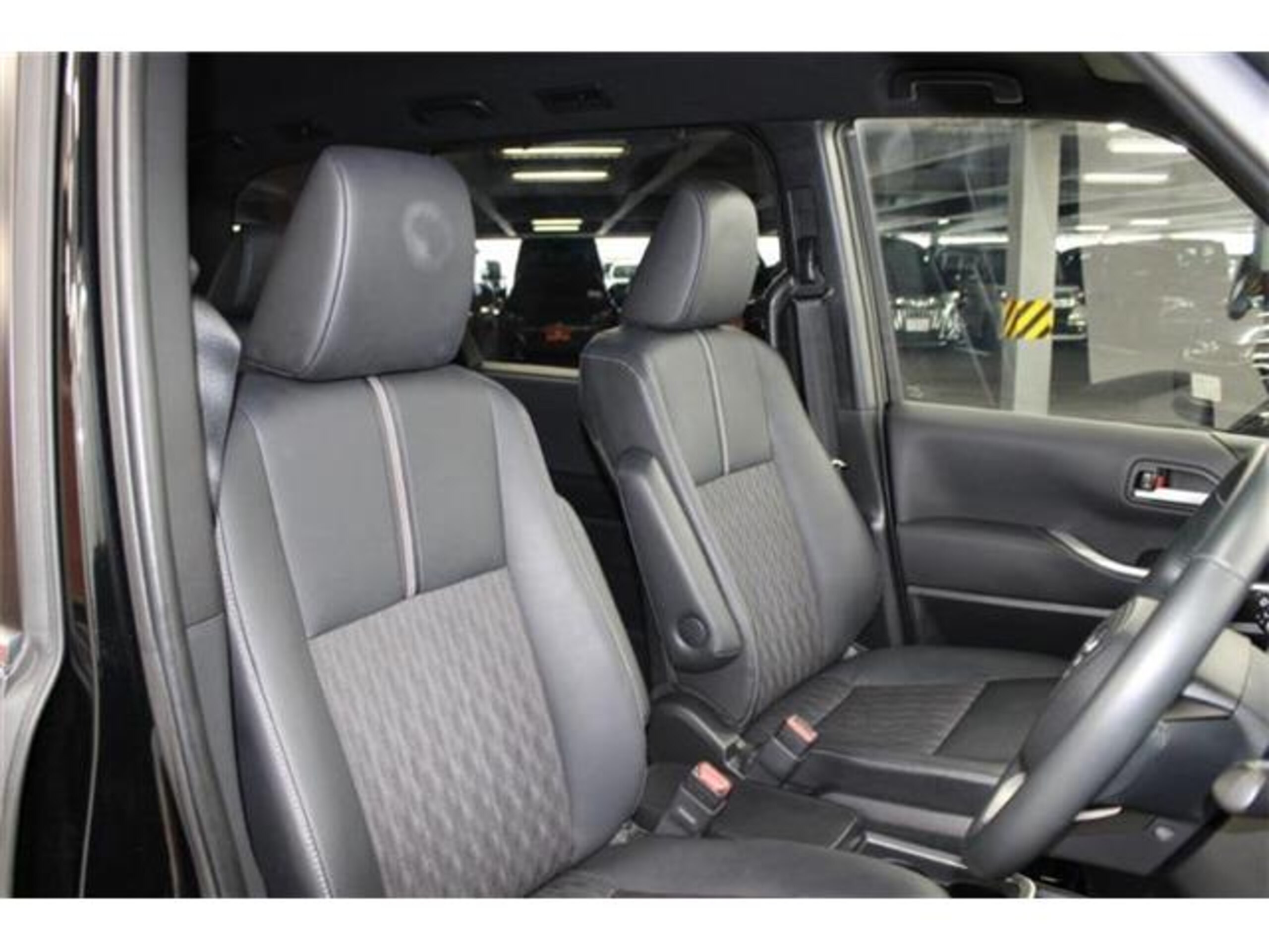 Toyota Noah 1.8 Hybrid S-Z — photo 8