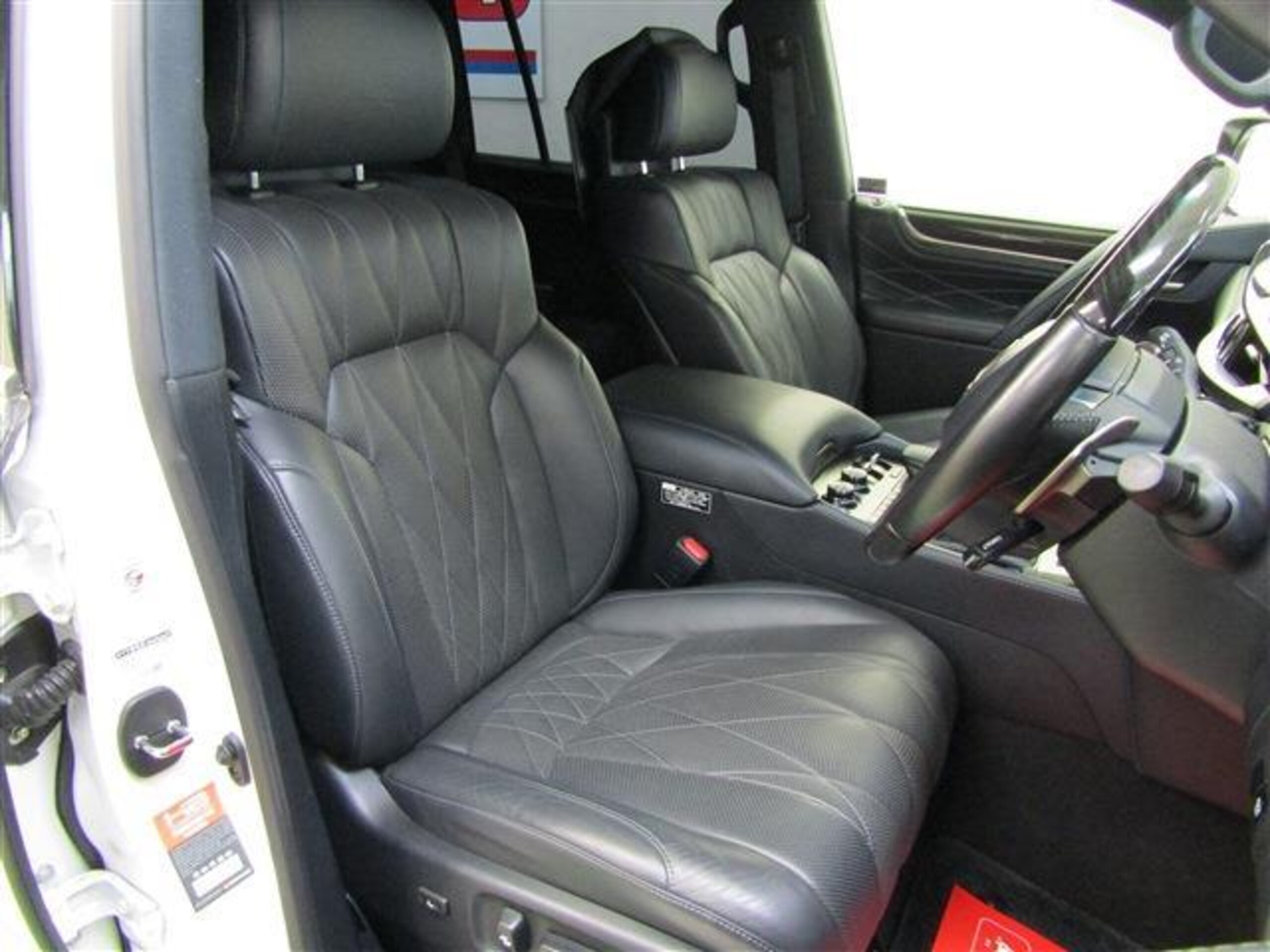 Lexus LX570 Black Sequence 4WD 8-Seater — photo 8