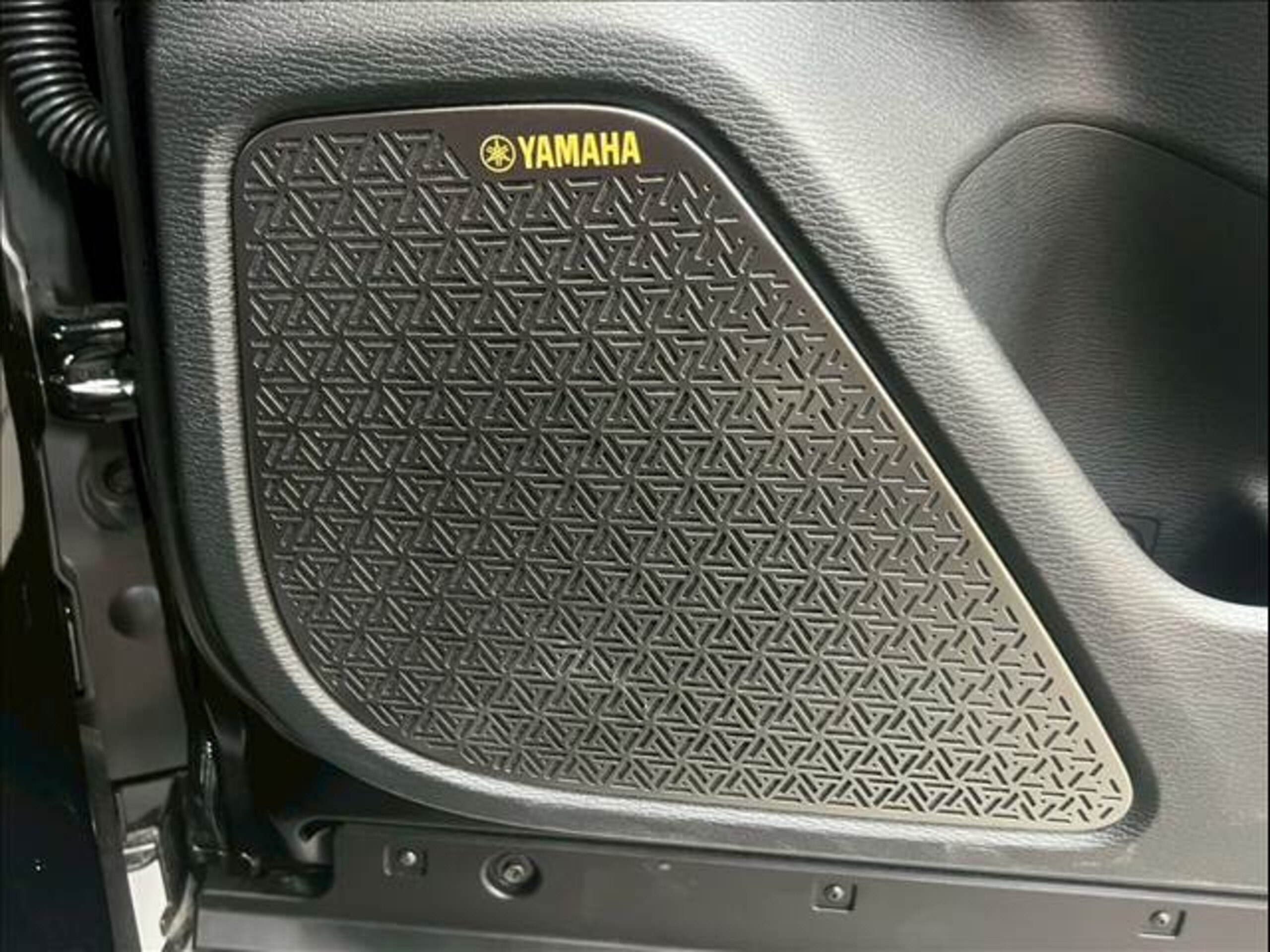 2025 Mitsubishi Outlander — photo 3