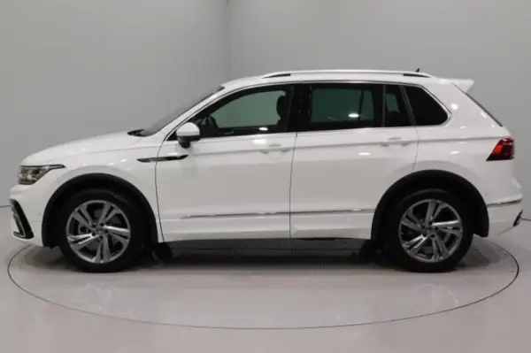 2024 Volkswagen Tiguan — photo 2
