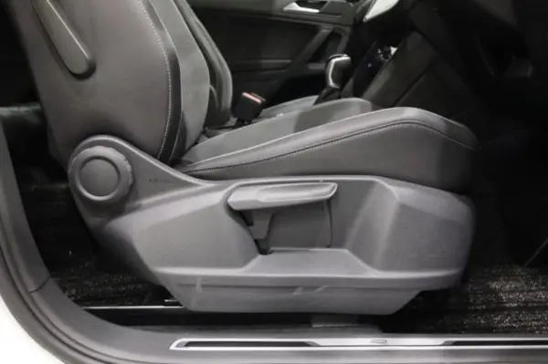 Volkswagen Tiguan TSI 4Motion R-Line 4WD (Pure White) — photo 9