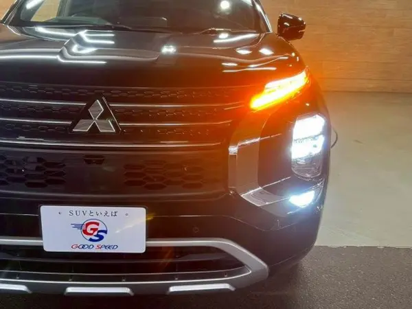 Mitsubishi Outlander PHEV 2.4 P 4WD One Owner/BOSE/Leather Seats/360 Camera/Smartphone Link Navi TV/My Pilot/Genuine Leather Seats/Front & Rear Seat Heaters/Memory Power Seats/Electric Hot Water Heater/Seats with Refresh Function/AC100V/BSM/Power Back Door (Black Mica) — photo 9