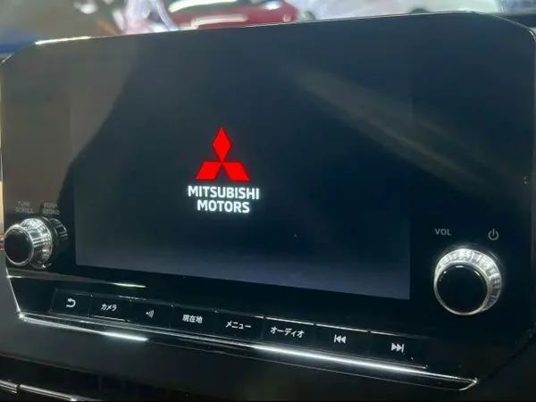 2021 Mitsubishi Outlander — photo 2