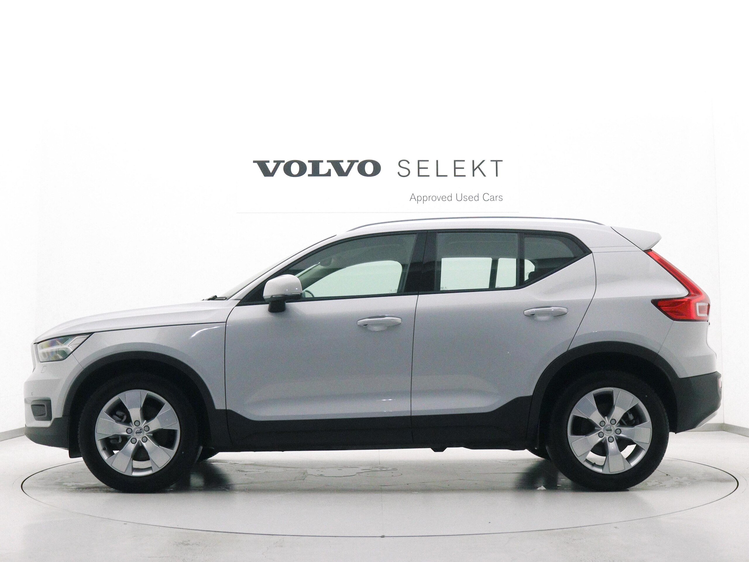 2020 Volvo Xc40 — photo 3