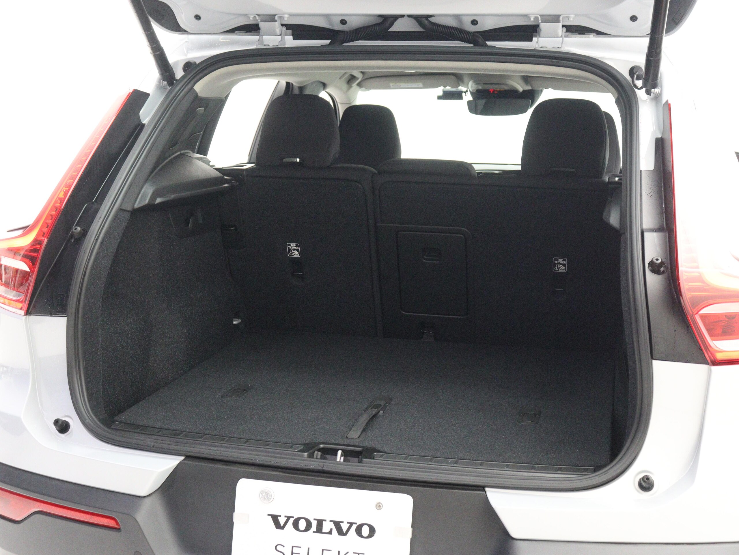 Volvo XC40 B4 AWD Momentum 4WD — photo 8