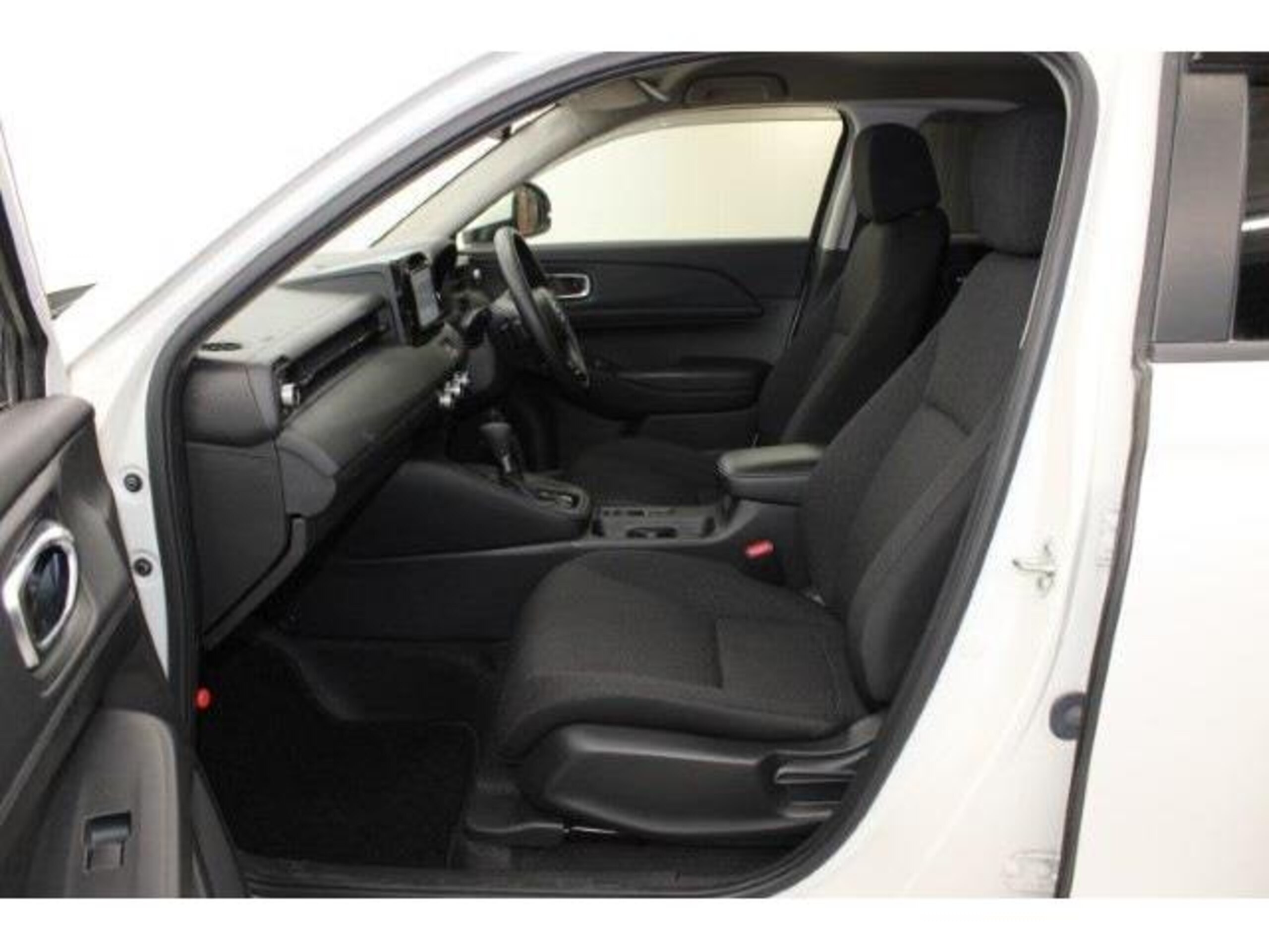 Honda Vezel 1.5 e:HEV X — photo 8