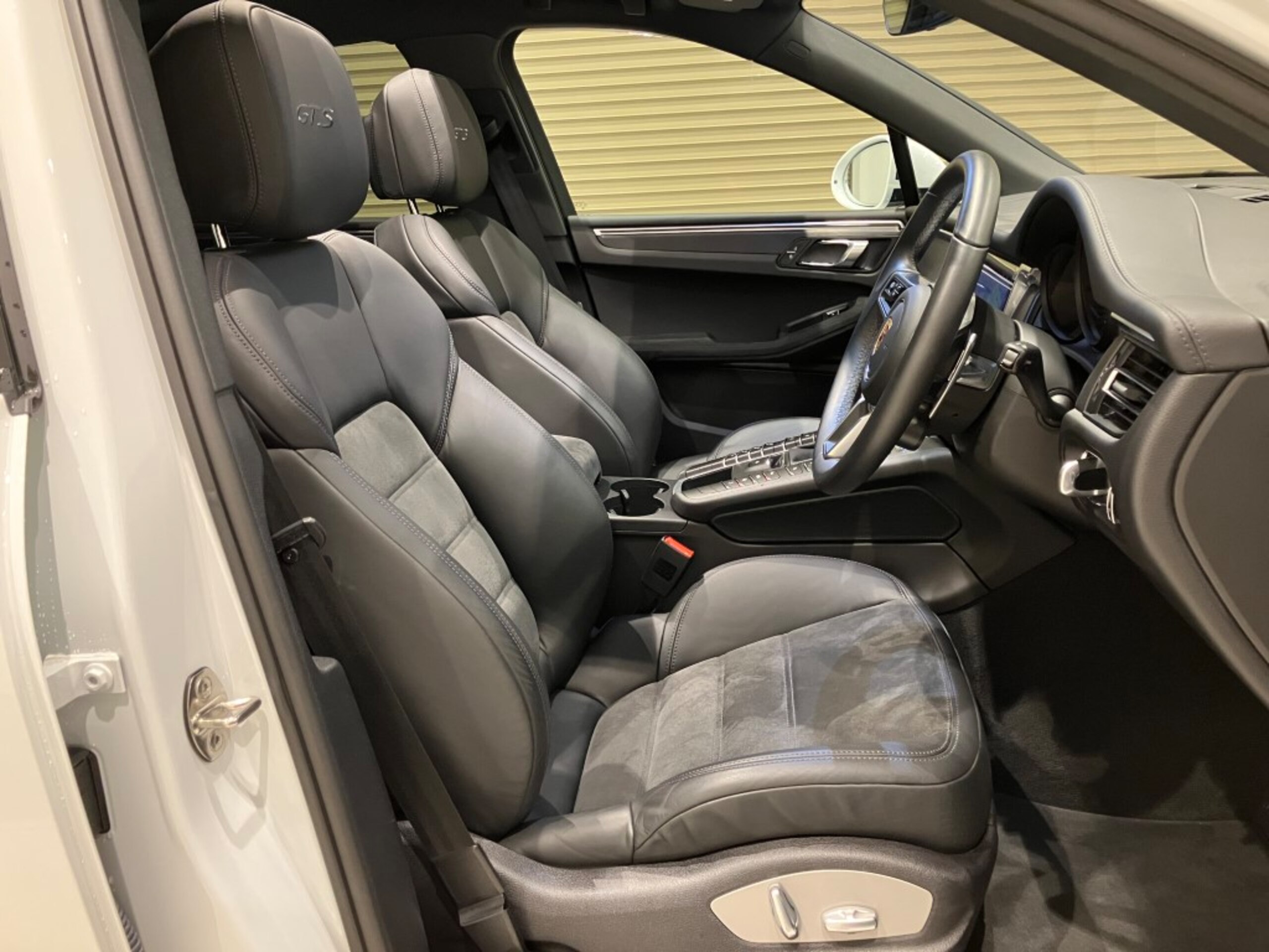 Porsche Macan GTS PDK 4WD — photo 9