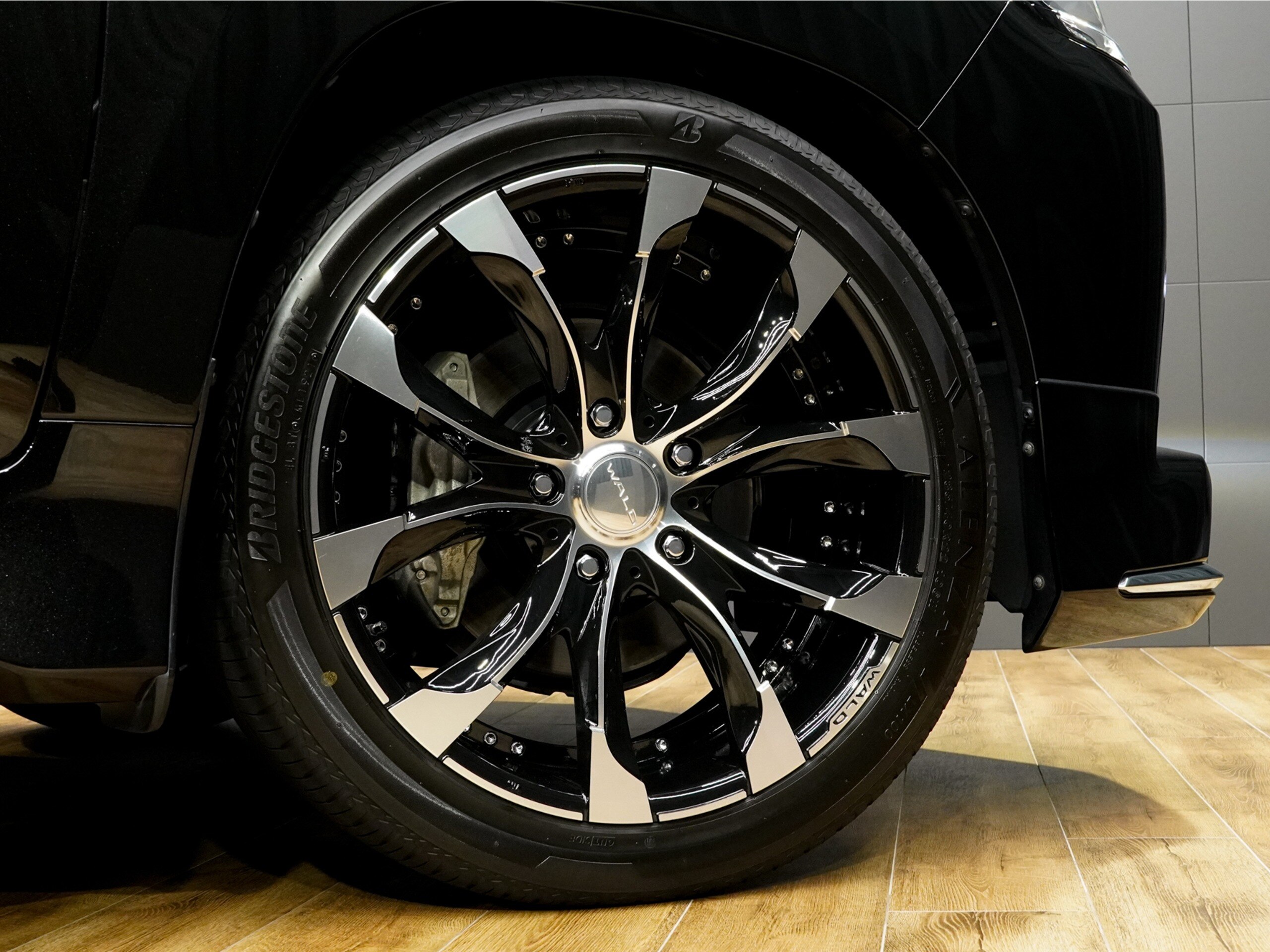 Lexus LX570 Black Sequence 4WD Special Edition — photo 7