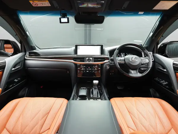 2020 Lexus Lx — photo 2