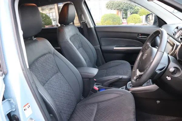 Suzuki Escudo 1.5 4WD with 8-inch Navigation, Full-Seg TV, Bluetooth, CD/DVD Playback, Backup Camera, Drive Recorder, ETC, Seat Heater, Smart Key, Collision Mitigation Braking, Cruise Control, LED Headlights/Fog Lights — photo 9