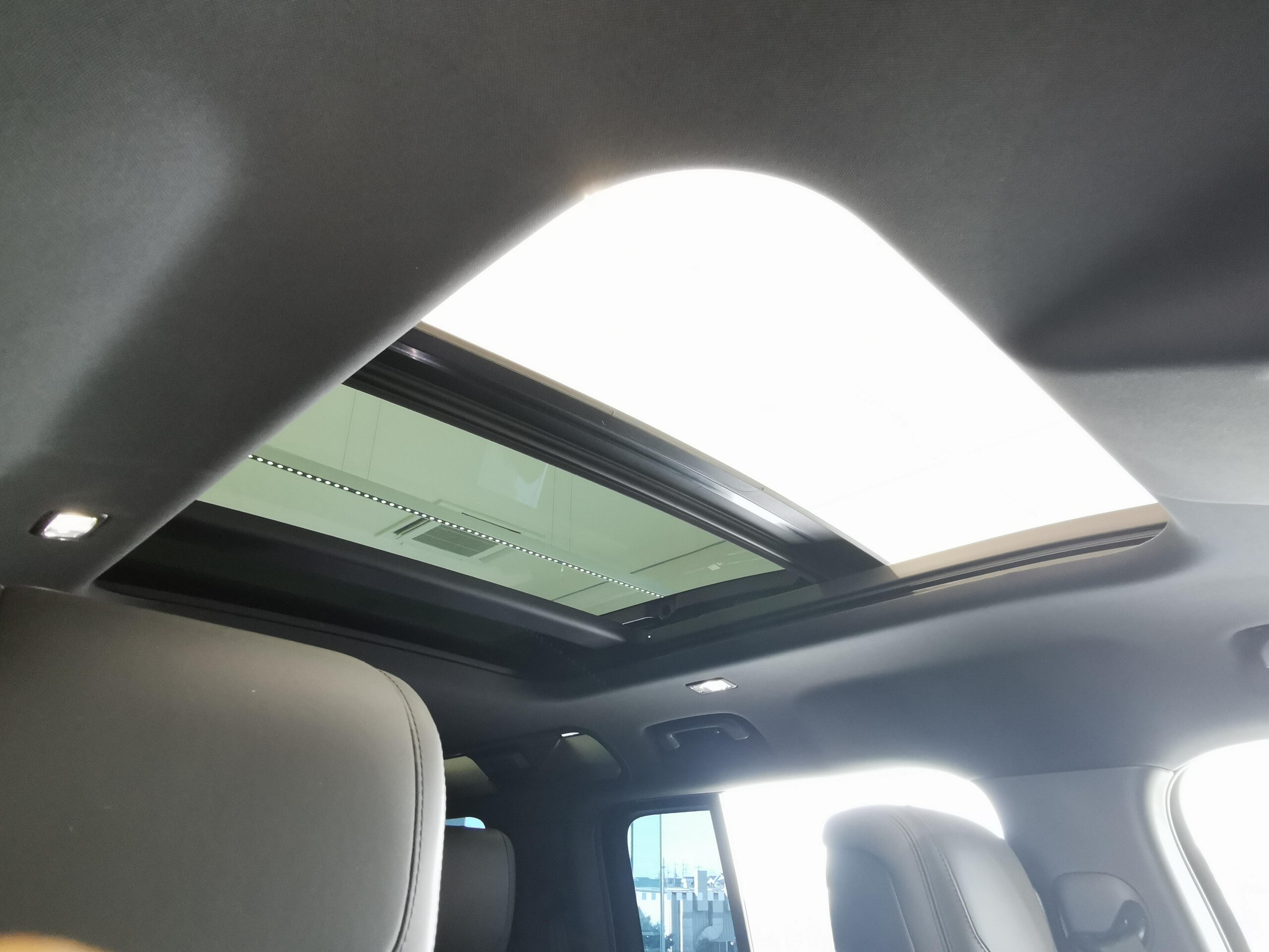 Land Rover Defender 110 X Dynamic HSE 3.0L D300 Diesel Turbo 4WD — photo 7