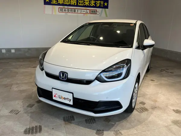 Honda Fit 1.5 e:HEV Home Grade with Genuine 7-inch Navi, Backup Camera, ETC, Collision Mitigation Braking, Adaptive Cruise Control, Electronic Parking, Auto Brake Hold, Smart Key, Auto Lights, Power Folding Mirrors, Vehicle Stability Assist, USB Charging (Platinum White Pearl) — photo 8