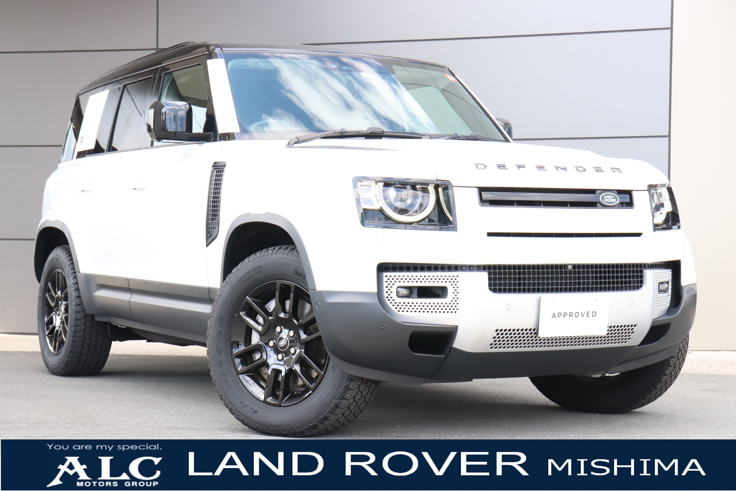 Land Rover Defender 110 S 3.0L D300 Diesel Turbo 4WD