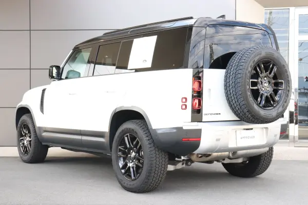 2023 Landrover Defender — photo 3