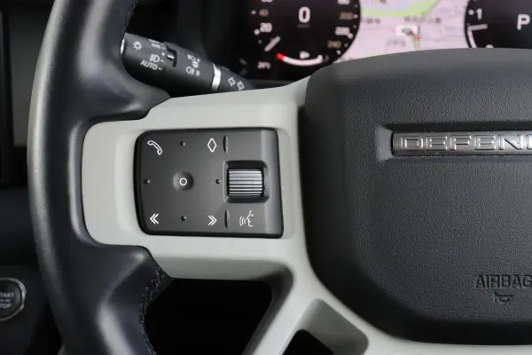 Land Rover Defender 110 S 3.0L D300 Diesel Turbo 4WD — photo 7