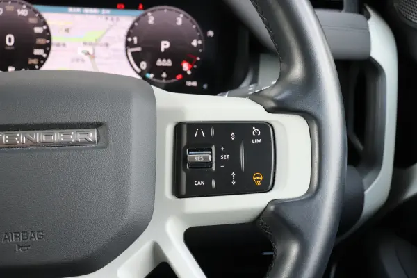 Land Rover Defender 110 S 3.0L D300 Diesel Turbo 4WD — photo 8