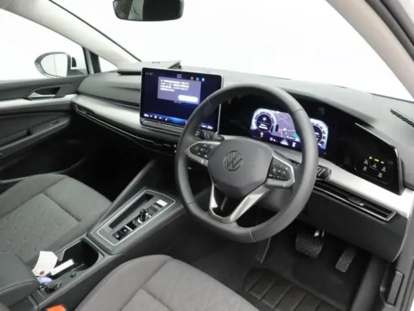 2025 Volkswagen Golf — photo 2