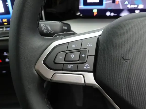 2025 Volkswagen Golf — photo 3