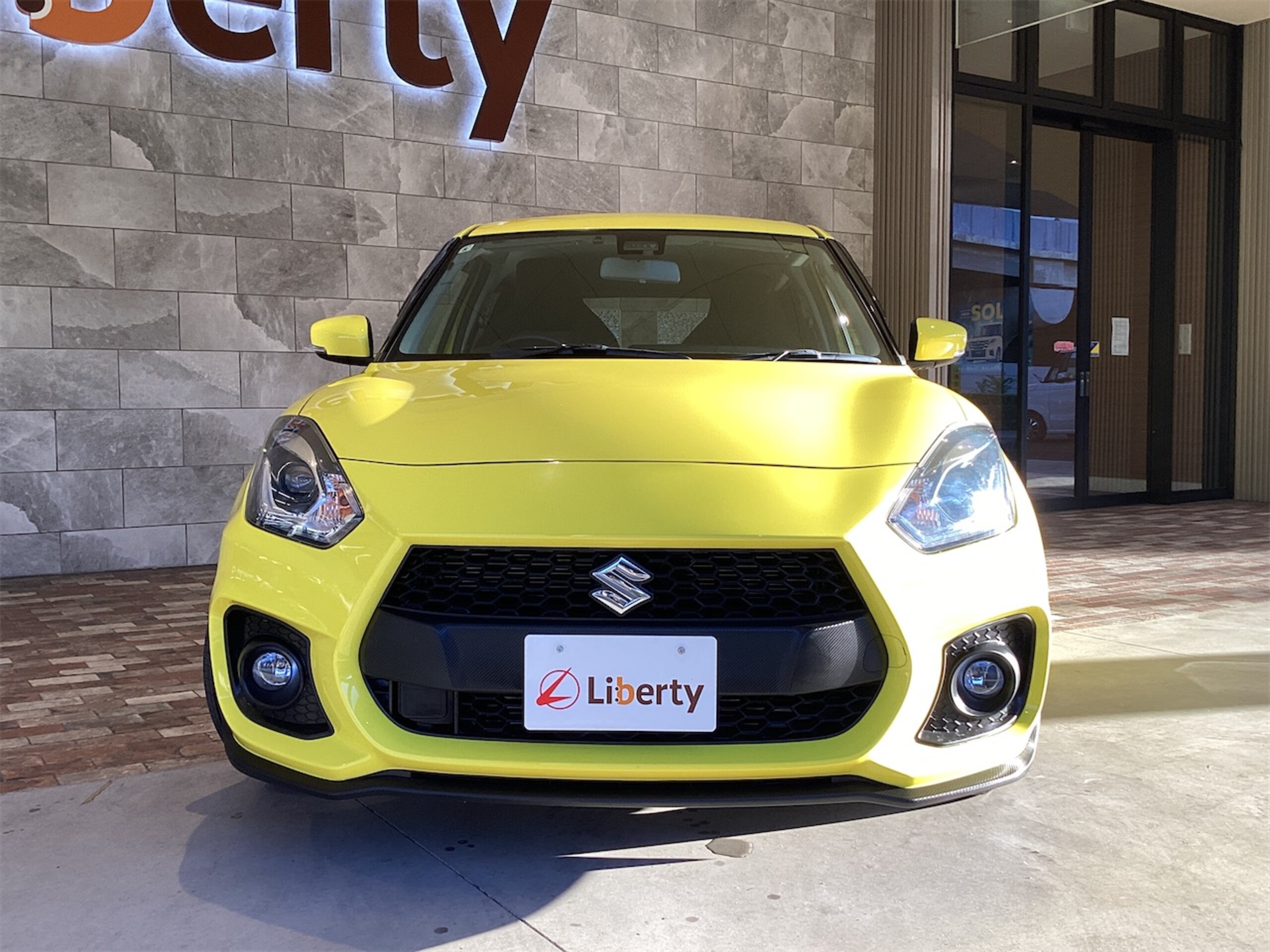 2019 Suzuki Swift — photo 2