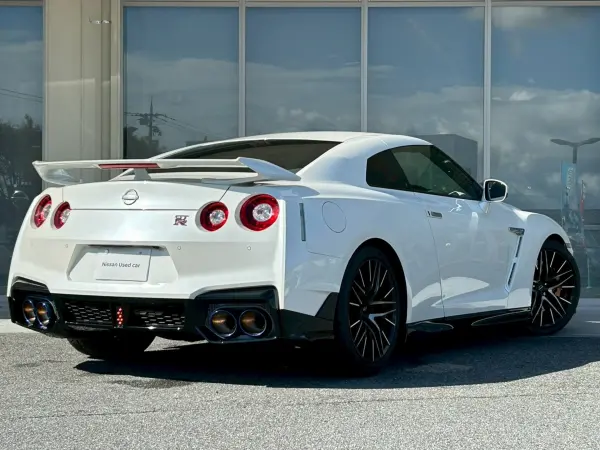 2024 Nissan Gt-r — photo 2